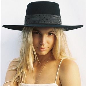 Lack of color | The Sierra Hat